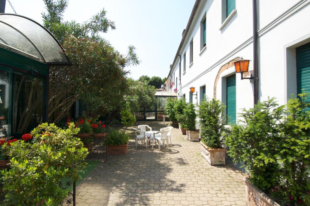 Hotel Il Granaio Porto Mantovano Exterior foto