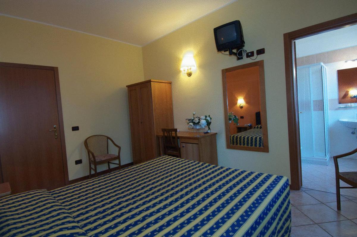 Hotel Il Granaio Porto Mantovano Exterior foto