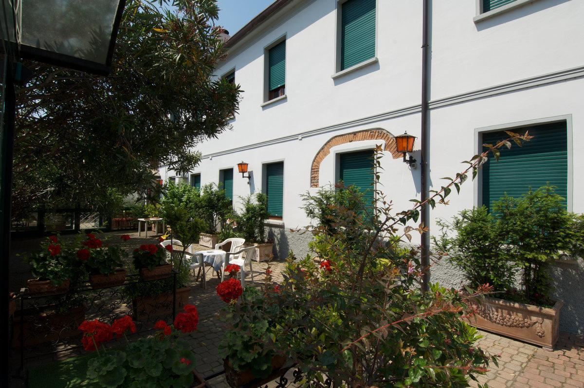 Hotel Il Granaio Porto Mantovano Exterior foto