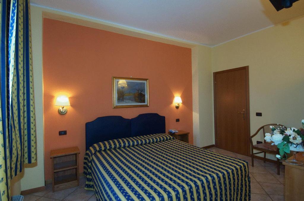 Hotel Il Granaio Porto Mantovano Exterior foto